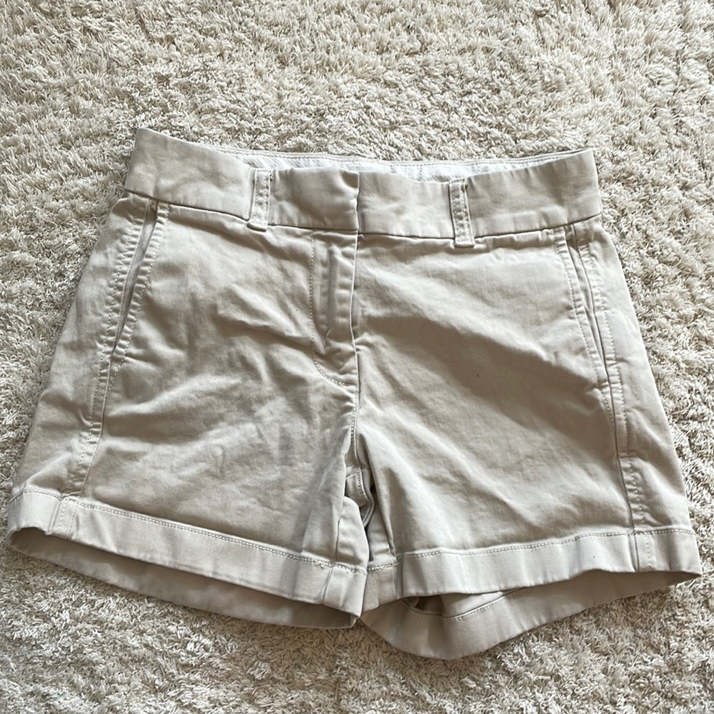 Womens khaki shorts :)